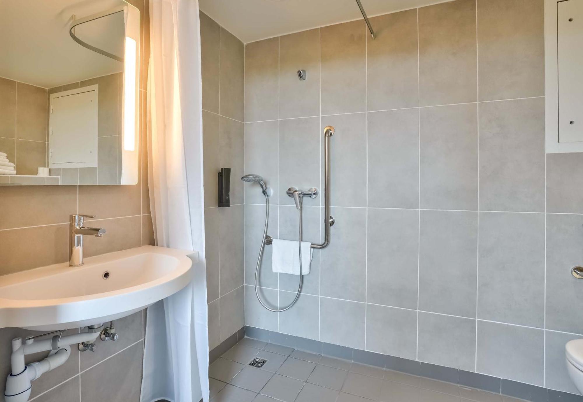 B&B Hotel Paris Porte D'Orleans Montrouge Luaran gambar
